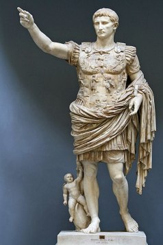 Statue-Augustus_Roma-Prima Porta-Villa Livia 1863 bulundu_Chiaramonti Museum, Braccio Nuovo Vatikan-